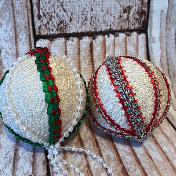 Christmas Classics Hand Decorated Glass Ornaments - Picture 7 of 8